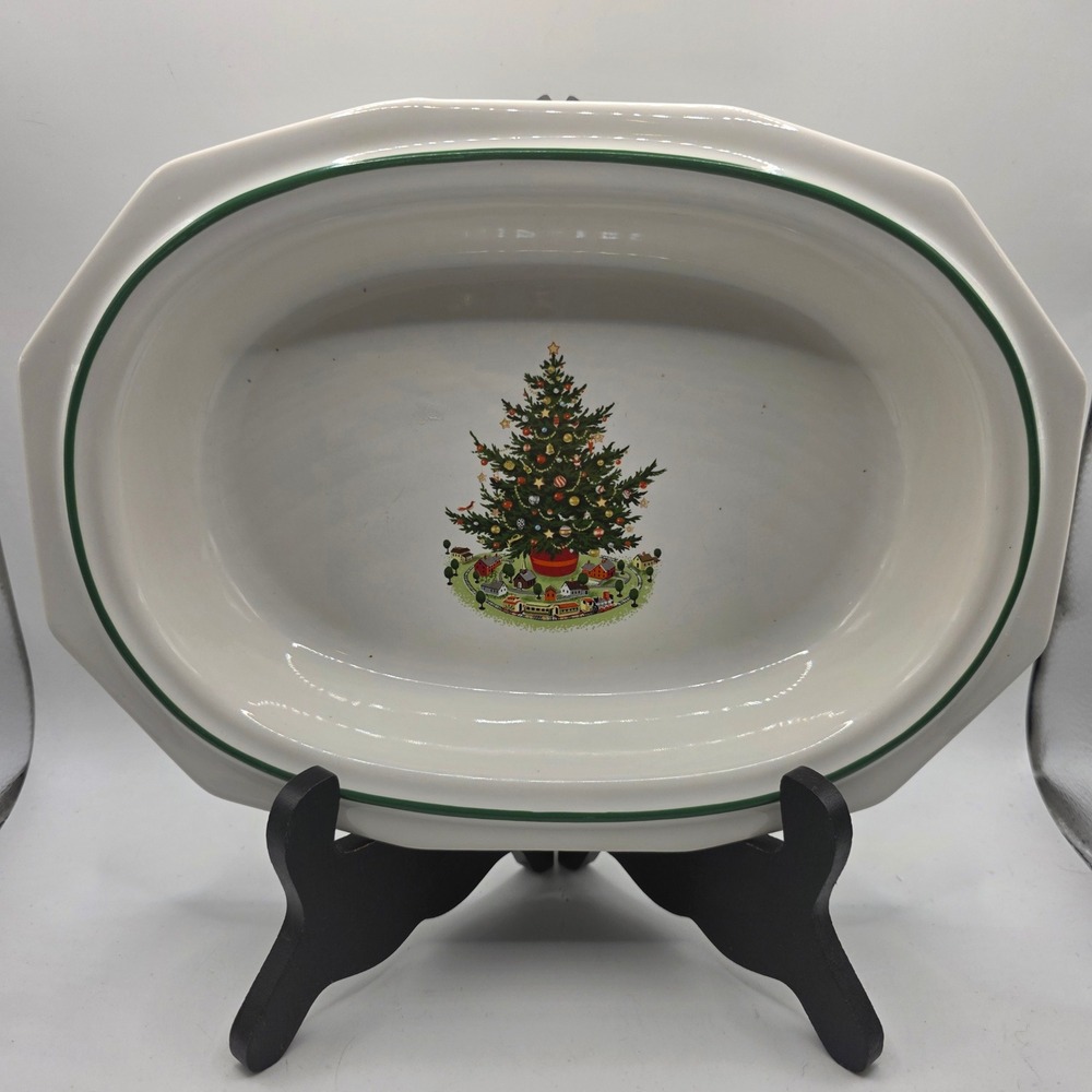 Pfaltzgraff Christmas Heritage Oval Vegetable Bowl 10" Stoneware Tree Village
